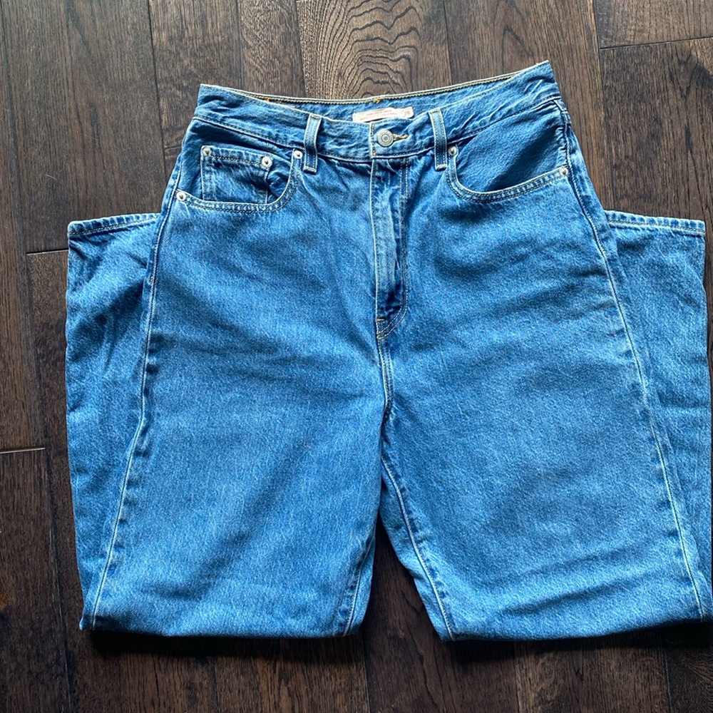 Levi’s high loose taper jeans, size 28, perfect used condition.